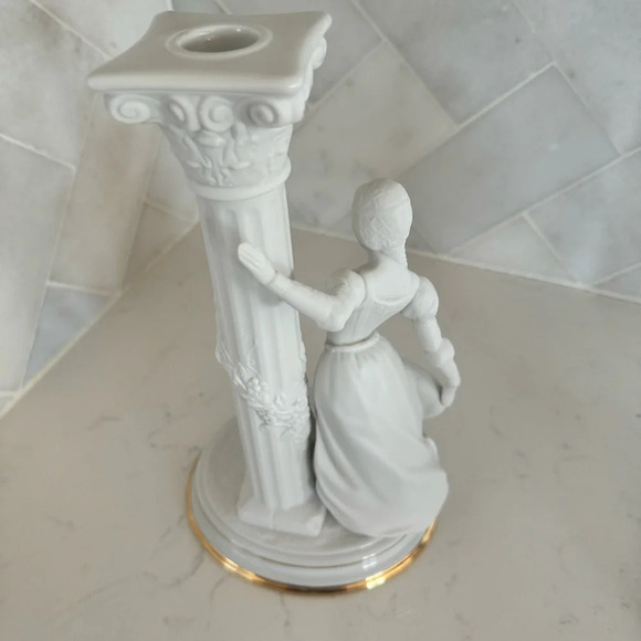 The Romeo and Juliet Candlesticks made of fine porcelain 1986 TheFranklin Mint - Picture 7 of 8